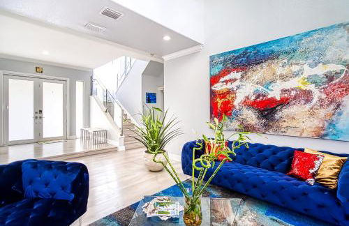 Luxury Tropical Living , 4BR w Backyard Pool Oasis - Foto 8