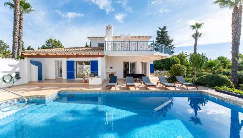 Bright 3 BDR Duplex House With Pool by LovelyStay - Photo 5, Garden, sunbed