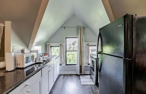 Dauphin District Darling #3-Downtown, Restaurants - Photo 6