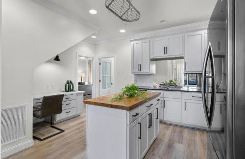 Iris Manor Luxury Modern Stay Near UAB - Photo 19