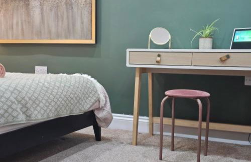 StayZen Apartments - Private Garden & Free Parking Ground Floor Central Woking - Business & Leisure - Photo 7