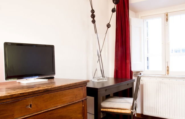 Spanish Steps Studio Apartment - Photo 8