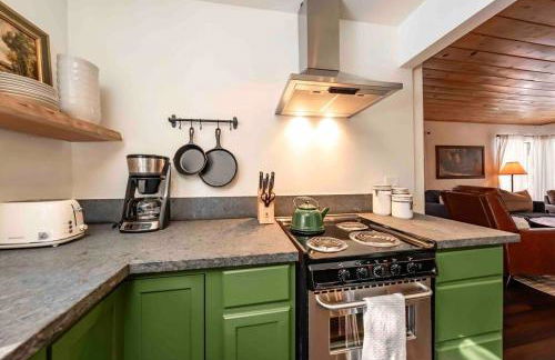 The Cedar House Prime Spot Kayaks & Cool AC - Photo 32