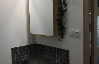 LA BRINDILLE Petit mas provencal meublé de tourisme 3 étoiles 2-3 personnes 1 piece 30 m2 tout confort lisière foret jardin Jacuzzi Piscine - Foto 16