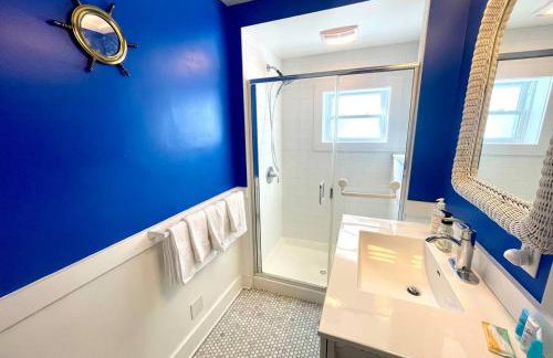 Coastal Cape Cod w/ King Bed, Game Room, & Bikes! - Foto 23