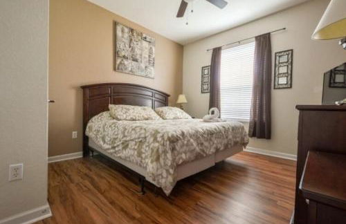 2 Bedroom private lakeview by Conference Center and Epic Universe walking distance - Foto 5