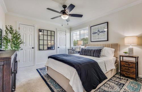 Stunning Lake House with a Pool and Hot Tub - Foto 8