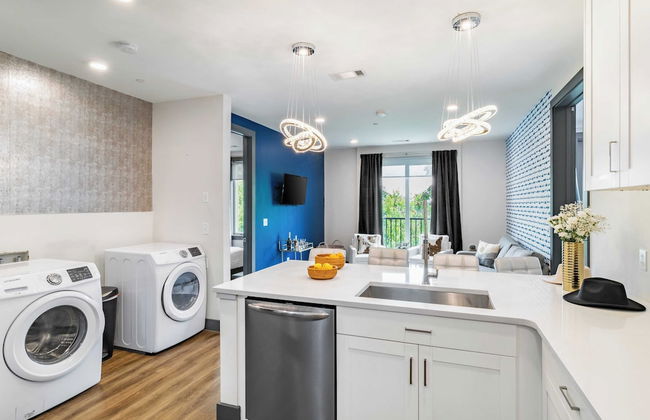 Lindsley by Avantstay Balcony + Modern Design A+ Downtown Location - Photo 14