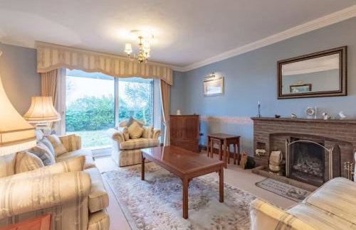 Tudor Style Seafront Home Sea Views Shoebury - Pass the Keys - Foto 21