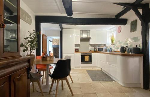 The Nook- A Rustic Cottage in a Beautiful Village. - Photo 5