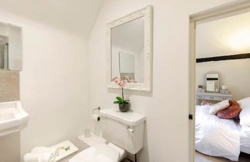 Dorney Windsor Legoland 5 Star Stay for upto 14 guests - Photo 69