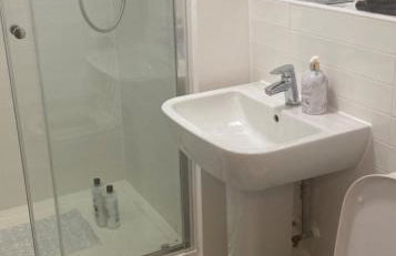 Peterborough City Center Near Healthcare Center One Bed apartment With Free Private Parking Contractors Locum Staff welcome - Foto 12