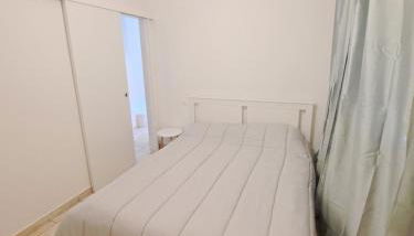 Dinky's apartment with a balcony overlooking the woods - Foto 4