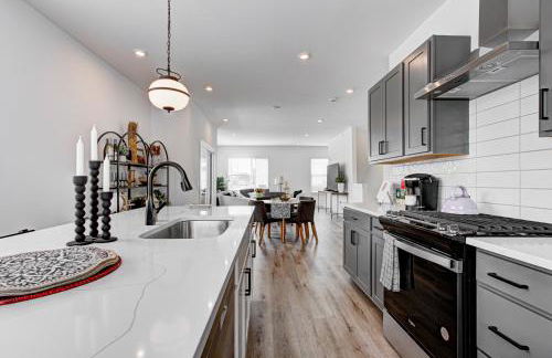 Downtown 1 mi Sleeps 6 wRooftop 3BR 4BED New built Modern Stylish Luxury - Foto 32