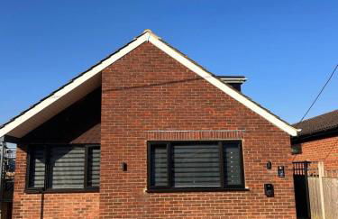 Clifftop Coastal Retreat - Accessible Pet Friendly Sea View - Sleeps 8 - Perfect for Contractors and Long Stays - Foto 31