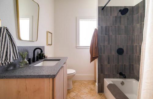 The Gable - 3 BLKS from Main St - Photo 5