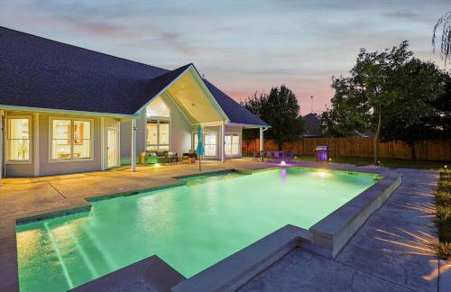 The Perfect Holiday Getaway 5BR 4BA with Pool and Hot Tub - Photo 43