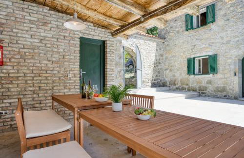 Stone Villa Galant with Pool - Happy Rentals - Foto 31