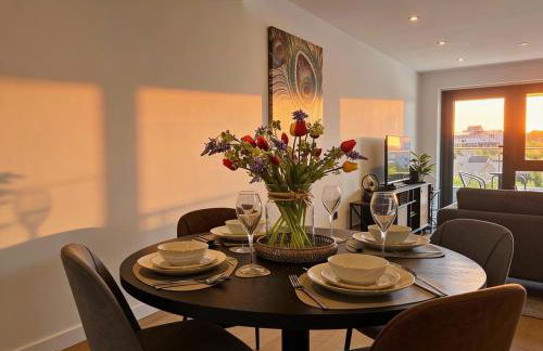 Leeds City Centre 2BR Apartment - Luxury Stay with Private Terrace - Foto 2