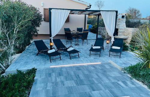 Holiday House Tesser with Pool - Foto 12