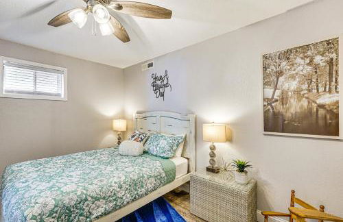 Beach and Dock! Lakefront Ozarks A-Frame Retreat - Foto 23