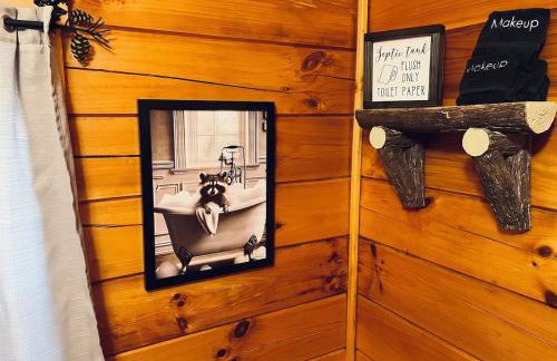 Breath of Heaven Cabin- Hot Tub, Deck, Pond, PETS - Foto 14