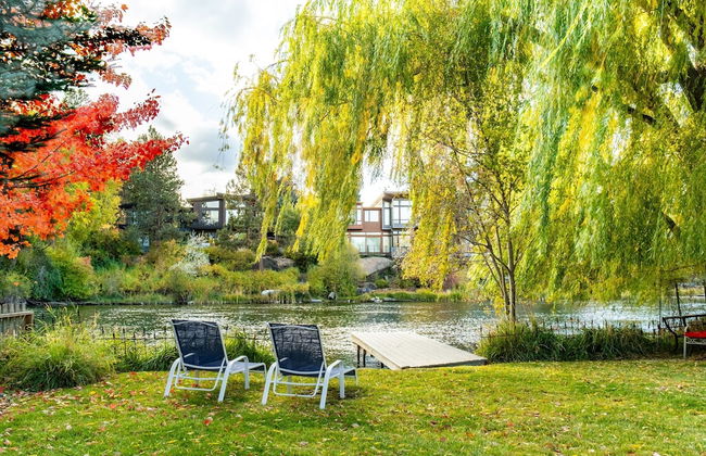 Riverfront Bend by Avantstay Private Dock Kayaks Large Yard w Views Hot Tub - Foto 1