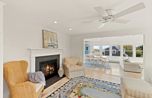 Breathtaking Cape Cod Beachhouse with Private Beach Access Near Sandwich, Massachusetts - Foto 4