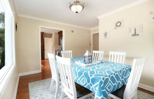 Chain O Lakes Nautical 4Bed 3Bath Waterfront with Bonus Room, Large Deck and Hot Tub - Foto 35