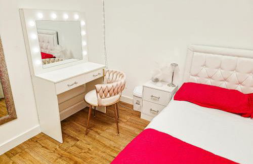 Cleave House - Contractor, Corporate & Leisure - Chic & Stylish - Sleeps 6 - Photo 5