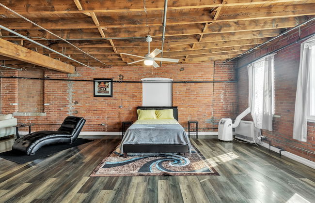 Stylish Chic Retreat At Lafayette Lofts 1 Bedroom Apts by RedAwning - Foto 3