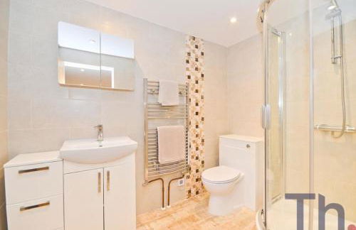 2 Bedroom Basement Apartment in Georgian Townhouse - Photo 15