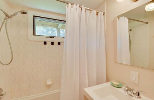 Stunning Dillard Home with Yard in Sky Valley! - Foto 22