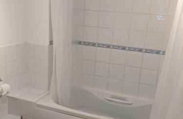 Oaklawn Apartment - Sleeps 4 Parking & Garden - Photo 37