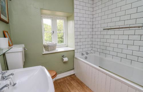 Byrdir Cottage - Photo 31