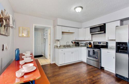 Captivating Conti Hideaway- Mid-City Perfection - Foto 4