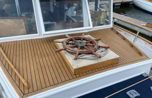 Nuit insolite a bord d un bateau - Foto 5