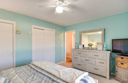 Bayfront Home with Boat Dock and Deck in Forked River - Foto 16