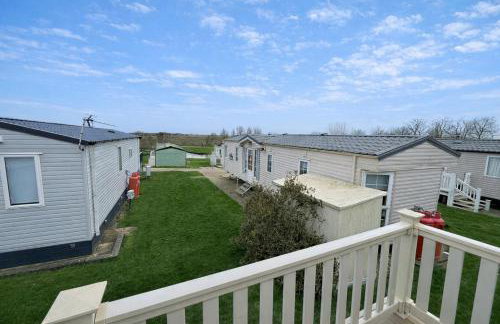 Stunning 8 Berth Caravan With Decking, Ref 71012P - Photo 5