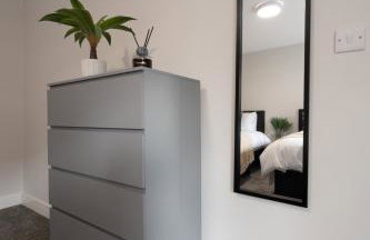 3 bedroom Cannock flat ideal for groups - Foto 6