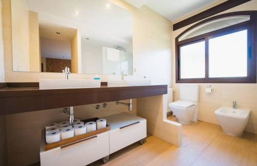 Precioso chalet con piscina y pista de padel - Photo 34