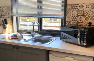 Otter 2 Lodge - Private Hot Tub- Dog Friendly - Wiltshire-Bristol - Foto 5