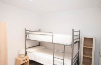 Stylish 3-Bedrooms Getaway with Terrace & Pool - Foto 24