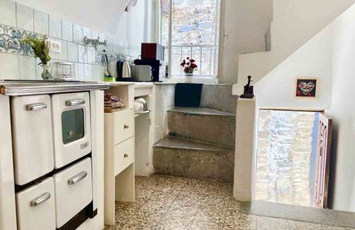 Casa Celestine in Via Orsini Isolabona Liguria Italy Sleeps 5 - Foto 5