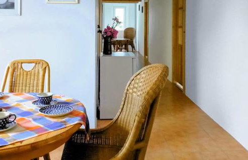 3 Bedroom Cozy Apartment In Huta Gorna - Foto 6