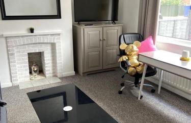 Mauds House- 3 Bed & 2 bath with Double drive - Foto 1