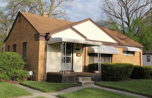 Beautiful, Cozy Stay in Oak Park, Queen Bedroom, Work Setup & Backyard Grill - Foto 3