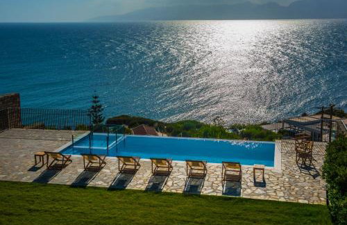 Almyra Seaside Villa with Private Pool - Sleeps 9 - Photo 22