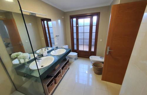 Lujosa Villa 4 hab Piscina, Jacuzzi y Vistas Mar - Photo 25