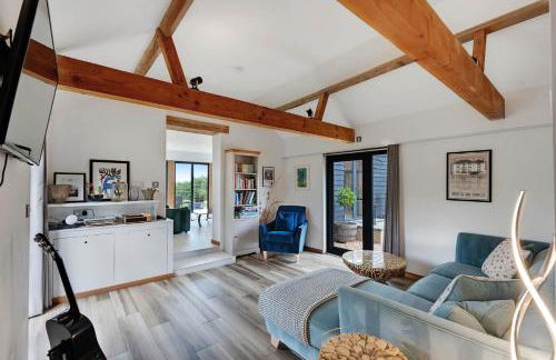 Seven Space - Willow Barn, Hot Tub & Scenic Rural Retreat - Photo 7